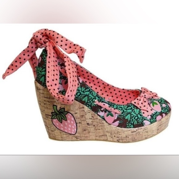 🆕🍓Too Fast Cirque Couture🍓Strawberry Wedges🍓 - Picture 2 of 15